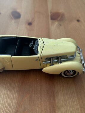 Franklin Mint 1937 Cord 812 Phaeton Coupe 1/24 CAR DIECAST